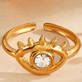 Pormenor do anel Occhio dourado