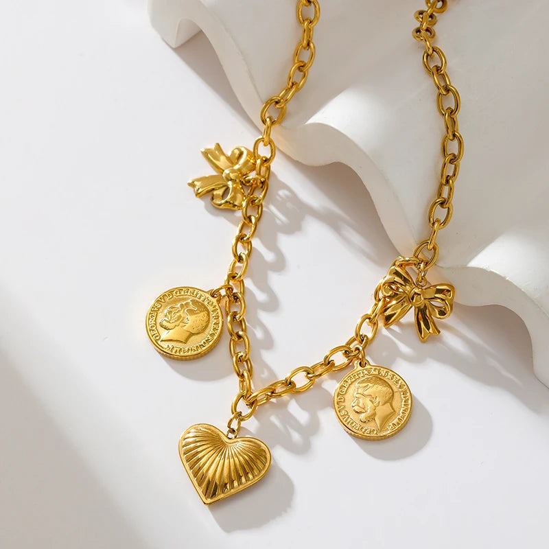 Colar Tesoro dourado com moedas, laços e coração, foto 2