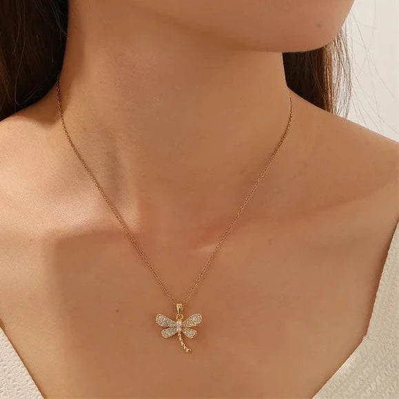 Colar Libellula dourado com libélula de zircónias e pérola, foto 1