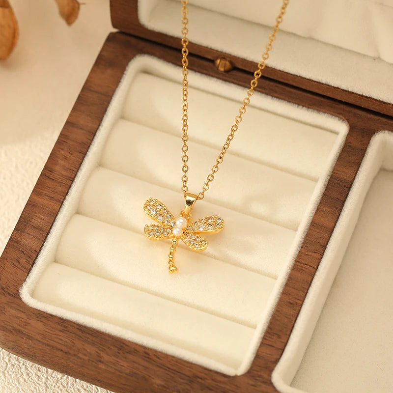Colar Libellula dourado com libélula de zircónias e pérola, foto 3